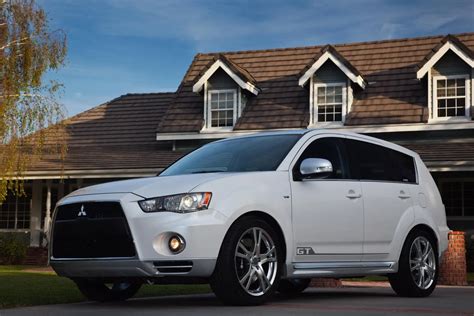 Mitsubishi Outlander History .